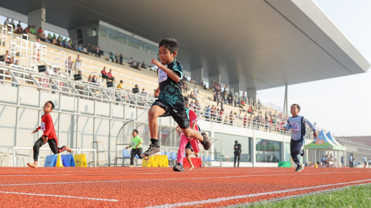Ribuan Pelajar Antusias Ikuti MilkLife Athletics Challenge Serie 2 2025 di Kudus