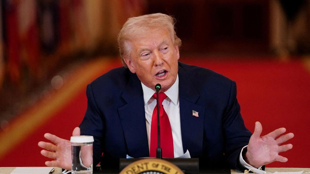 Iran Buka Selat Hormuz, Trump Ucap Terima Kasih: Sinyal Damai atau Strategi Politik Global?