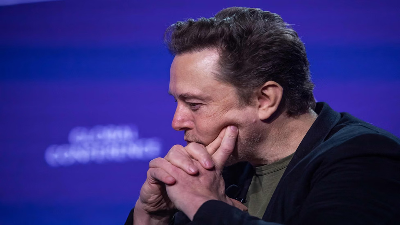 Status Triliuner Elon Musk Bertahan Singkat Setelah Nilai SpaceX Merosot Tajam